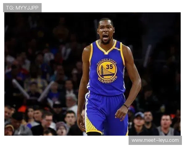 斯蒂芬·卡斯尔无球跑位拉开空间接近库里