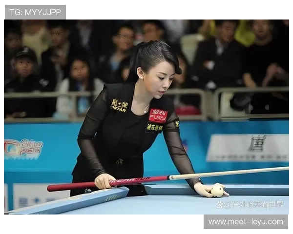 潘晓婷打完一场球，隔天网红咖啡厅被她承包了半张桌子你说这生活咋这么扎眼？