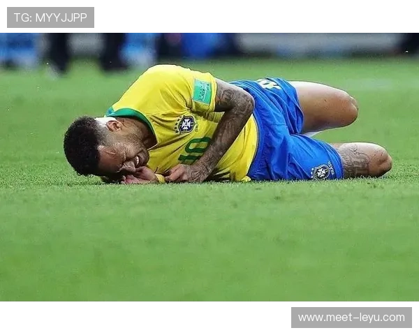 假摔判罚的核心依据：裁判如何识别非接触倒地行为