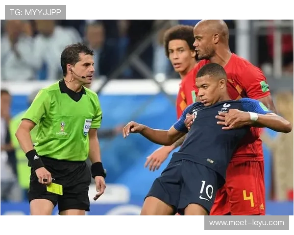 拖延时间的判罚关键点与黄牌适用标准