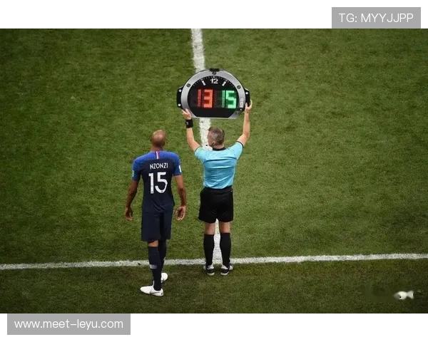 换人次数规则：正常比赛最多五次换人，加时另行规定