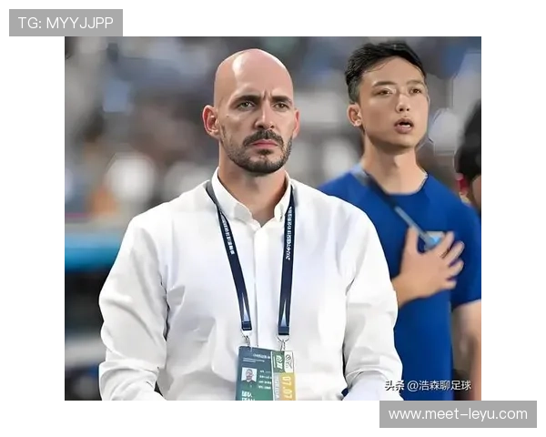 霍奇森执教理念强调战术纪律与团队协作,注重防守组织和比赛控制
